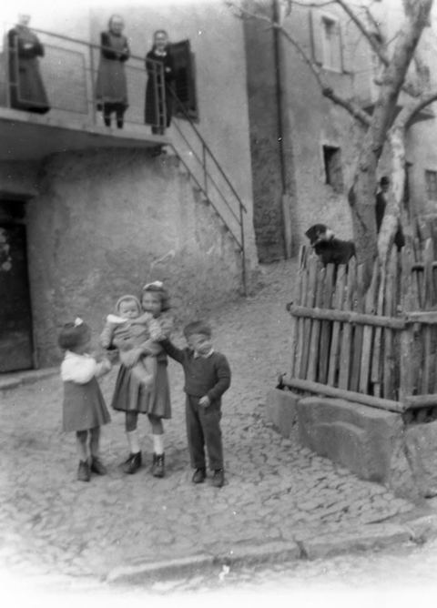 Nel 1955 sotto casa dei nonni