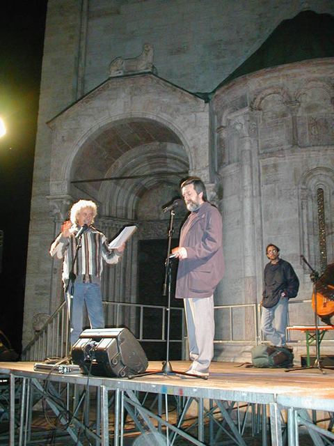 In piazza alla serata dei Senza dimora