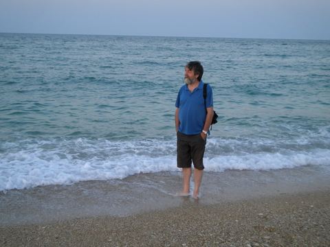 A sera lungo la spiaggia